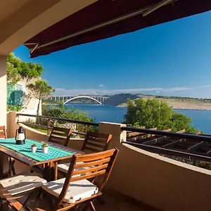 https://captains-apartment-with-sea-view.primorje-gorskikotar.com